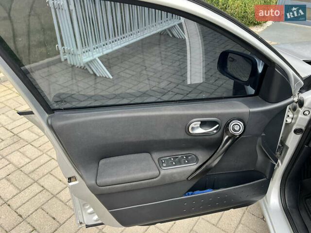 Серый Рено Меган, объемом двигателя 1.6 л и пробегом 179 тыс. км за 4600 $, фото 38 на Automoto.ua