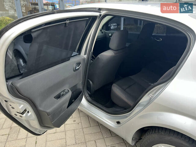 Серый Рено Меган, объемом двигателя 1.6 л и пробегом 179 тыс. км за 4600 $, фото 52 на Automoto.ua