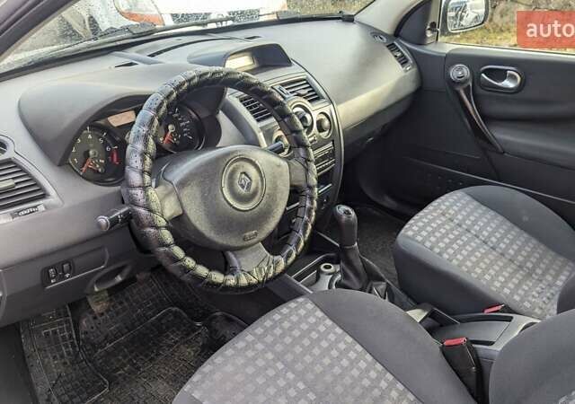 Серый Рено Меган, объемом двигателя 1.39 л и пробегом 189 тыс. км за 2350 $, фото 8 на Automoto.ua