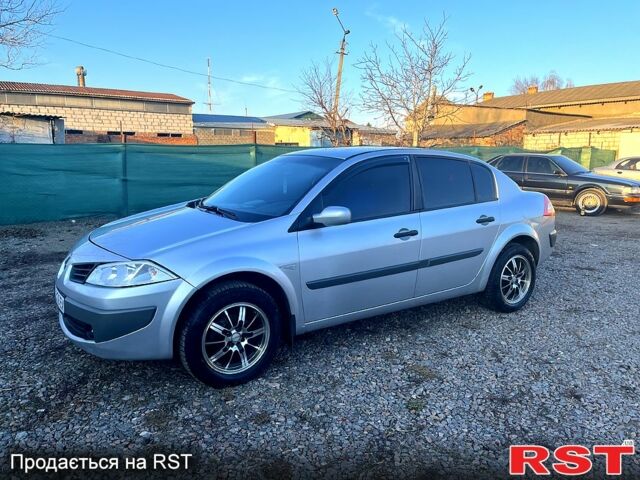 Рено Меган 2007 у Первомайськ на Automoto.ua Сірий Рено Меган, об'ємом двигуна 1.4 л та пробігом 180 тис. км за 4199 $, фото 1 на Automoto.ua