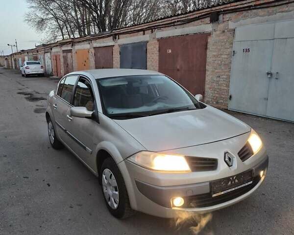 Сірий Рено Меган, об'ємом двигуна 1.6 л та пробігом 119 тис. км за 4750 $, фото 2 на Automoto.ua