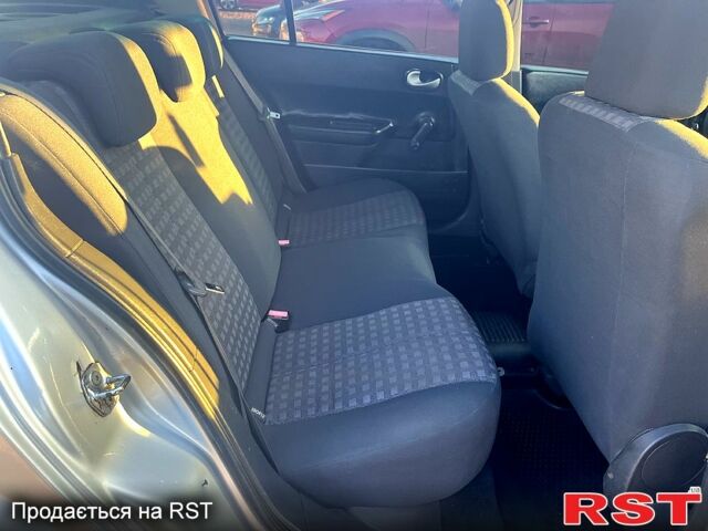 Рено Меган 2007 у Первомайськ на Automoto.ua Сірий Рено Меган, об'ємом двигуна 1.4 л та пробігом 180 тис. км за 4199 $, фото 6 на Automoto.ua