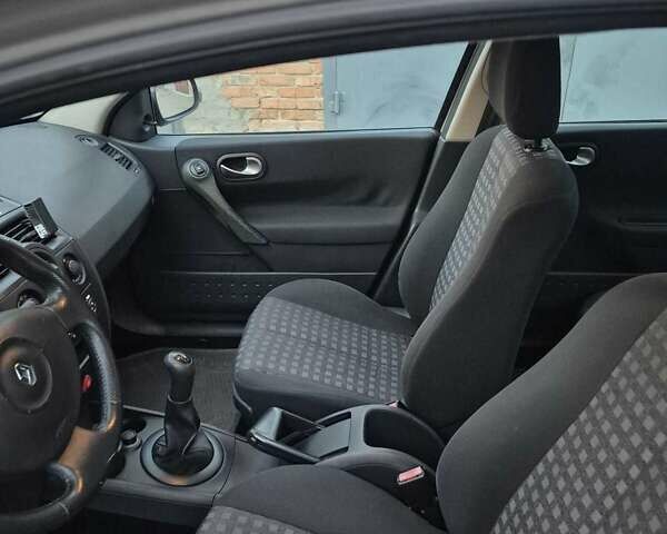 Сірий Рено Меган, об'ємом двигуна 1.6 л та пробігом 119 тис. км за 4750 $, фото 11 на Automoto.ua