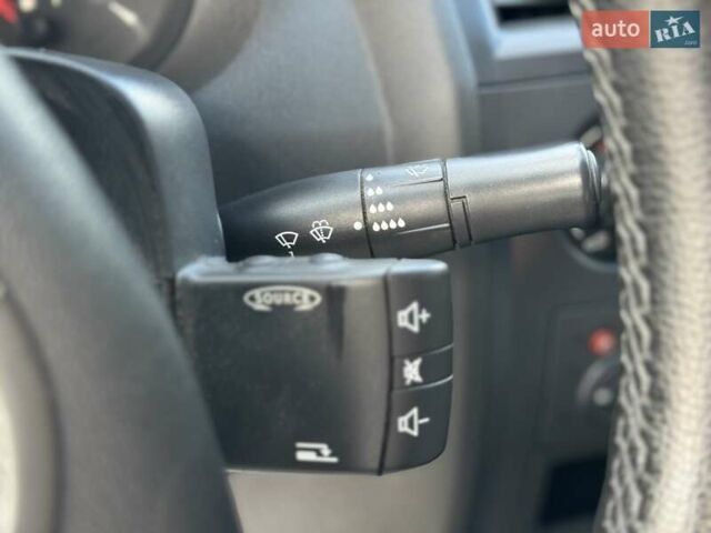 Серый Рено Меган, объемом двигателя 1.4 л и пробегом 338 тыс. км за 3999 $, фото 24 на Automoto.ua