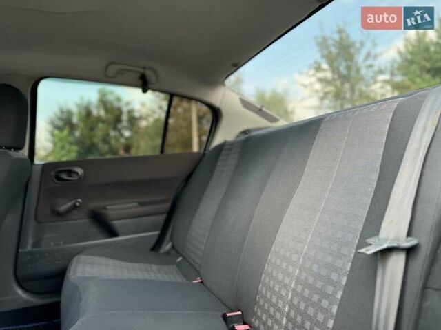 Серый Рено Меган, объемом двигателя 1.4 л и пробегом 338 тыс. км за 3999 $, фото 30 на Automoto.ua