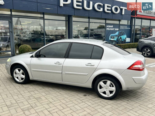 Серый Рено Меган, объемом двигателя 1.6 л и пробегом 179 тыс. км за 4600 $, фото 9 на Automoto.ua