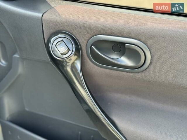 Серый Рено Меган, объемом двигателя 1.4 л и пробегом 338 тыс. км за 3999 $, фото 39 на Automoto.ua