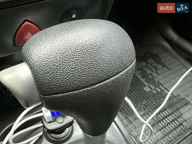 Серый Рено Меган, объемом двигателя 1.6 л и пробегом 179 тыс. км за 4600 $, фото 51 на Automoto.ua