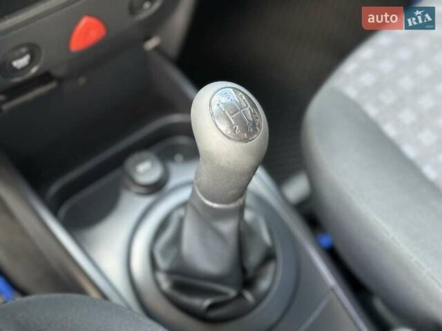 Серый Рено Меган, объемом двигателя 1.4 л и пробегом 338 тыс. км за 3999 $, фото 28 на Automoto.ua