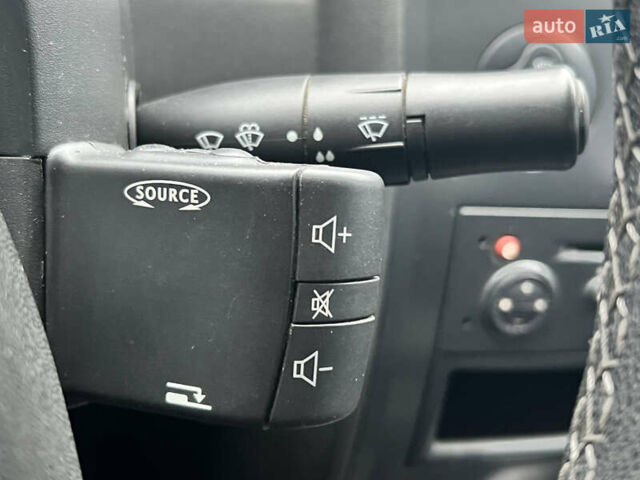 Серый Рено Меган, объемом двигателя 1.6 л и пробегом 179 тыс. км за 4600 $, фото 44 на Automoto.ua