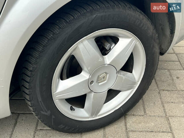 Серый Рено Меган, объемом двигателя 1.6 л и пробегом 179 тыс. км за 4600 $, фото 18 на Automoto.ua