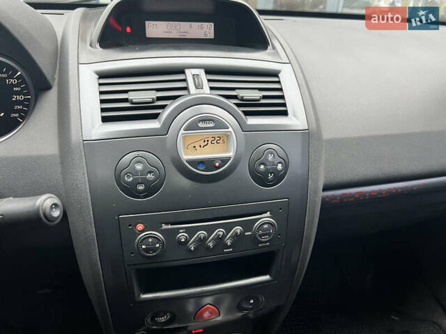 Рено Меган 2007 в Черкассах на Automoto.ua Серый Рено Меган, объемом двигателя 1.6 л и пробегом 177 тыс. км за 4800 $, фото 49 на Automoto.ua