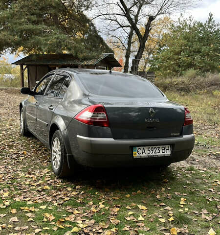 Рено Меган 2007 в Киеве на Automoto.ua Серый Рено Меган, объемом двигателя 1.6 л и пробегом 227 тыс. км за 5300 $, фото 3 на Automoto.ua