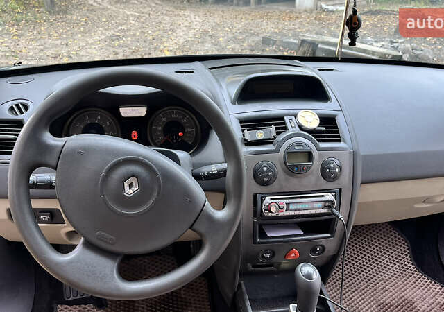 Рено Меган 2007 в Киеве на Automoto.ua Серый Рено Меган, объемом двигателя 1.6 л и пробегом 227 тыс. км за 5300 $, фото 14 на Automoto.ua