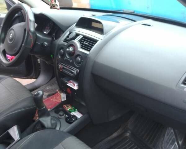 Рено Меган 2007 у Устиновке на Automoto.ua Сірий Рено Меган, об'ємом двигуна 1.4 л та пробігом 266 тис. км за 5600 $, фото 3 на Automoto.ua