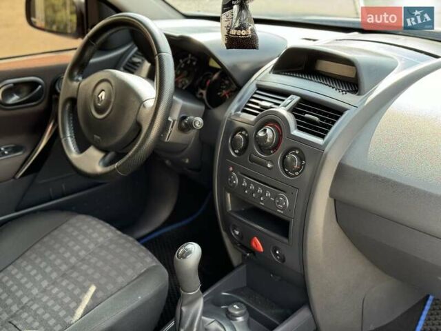 Серый Рено Меган, объемом двигателя 1.4 л и пробегом 338 тыс. км за 3999 $, фото 42 на Automoto.ua
