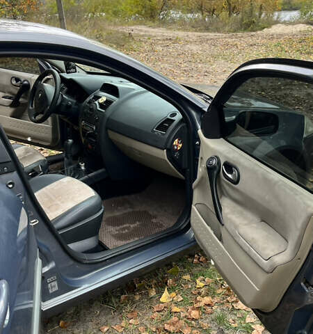 Рено Меган 2007 в Киеве на Automoto.ua Серый Рено Меган, объемом двигателя 1.6 л и пробегом 227 тыс. км за 5300 $, фото 16 на Automoto.ua
