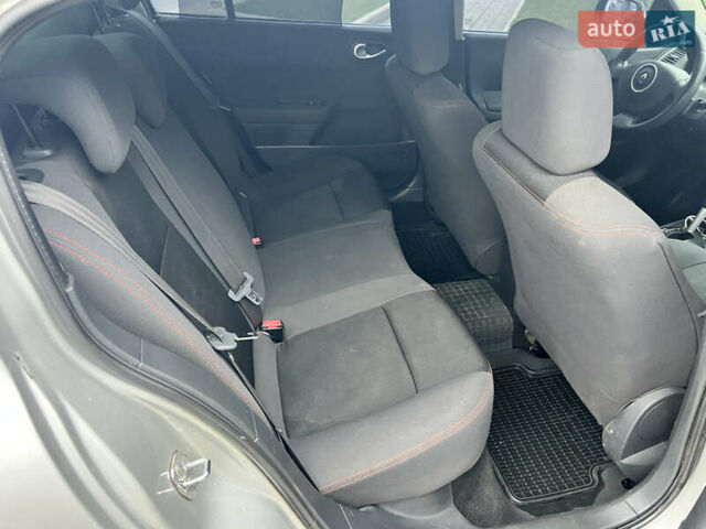 Серый Рено Меган, объемом двигателя 1.6 л и пробегом 179 тыс. км за 4600 $, фото 57 на Automoto.ua