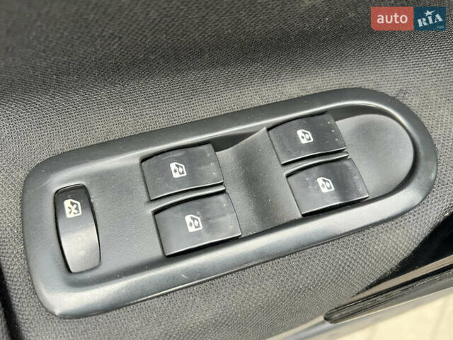 Серый Рено Меган, объемом двигателя 1.6 л и пробегом 179 тыс. км за 4600 $, фото 39 на Automoto.ua