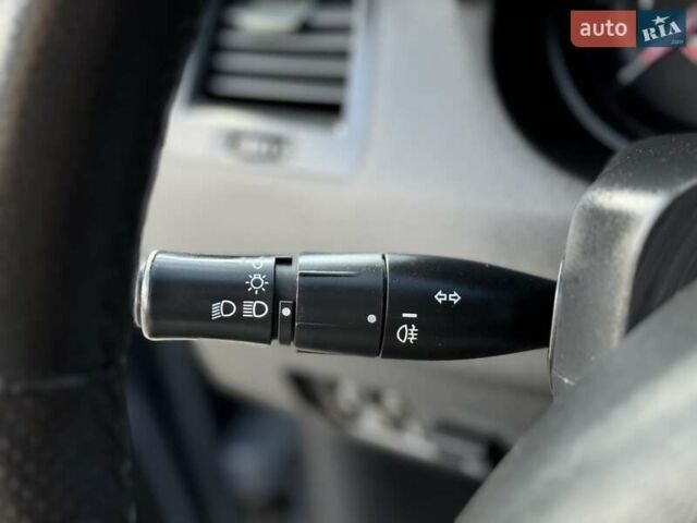 Серый Рено Меган, объемом двигателя 1.4 л и пробегом 338 тыс. км за 3999 $, фото 23 на Automoto.ua