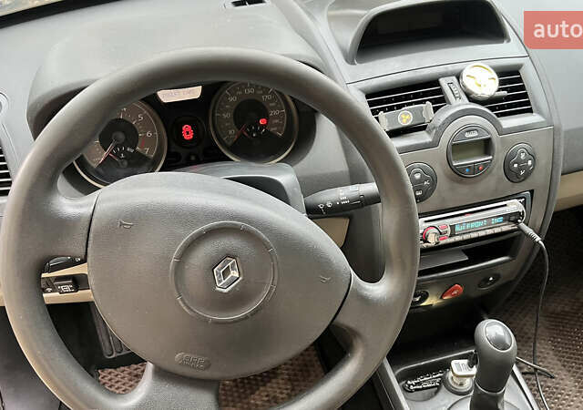 Рено Меган 2007 в Киеве на Automoto.ua Серый Рено Меган, объемом двигателя 1.6 л и пробегом 227 тыс. км за 5300 $, фото 21 на Automoto.ua