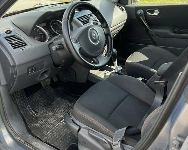 Серый Рено Меган, объемом двигателя 1.6 л и пробегом 360 тыс. км за 3600 $, фото 3 на Automoto.ua