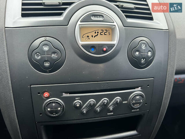 Серый Рено Меган, объемом двигателя 1.6 л и пробегом 179 тыс. км за 4600 $, фото 49 на Automoto.ua