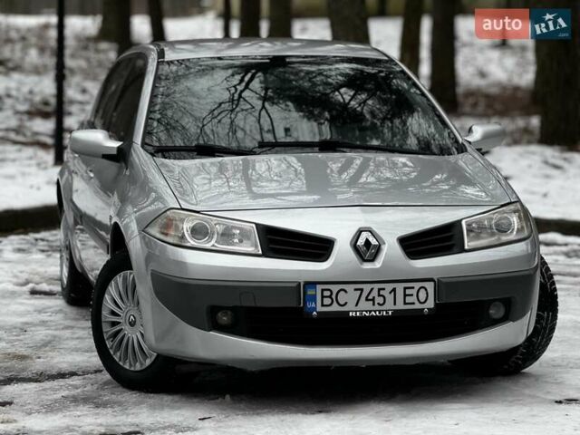 Серый Рено Меган, объемом двигателя 1.6 л и пробегом 245 тыс. км за 3999 $, фото 1 на Automoto.ua