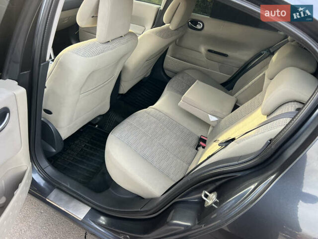 Серый Рено Меган, объемом двигателя 1.6 л и пробегом 200 тыс. км за 4200 $, фото 17 на Automoto.ua