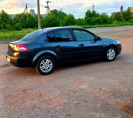 Серый Рено Меган, объемом двигателя 1.4 л и пробегом 180 тыс. км за 3950 $, фото 5 на Automoto.ua