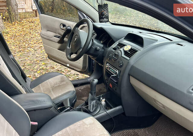 Рено Меган 2007 в Киеве на Automoto.ua Серый Рено Меган, объемом двигателя 1.6 л и пробегом 227 тыс. км за 5300 $, фото 17 на Automoto.ua