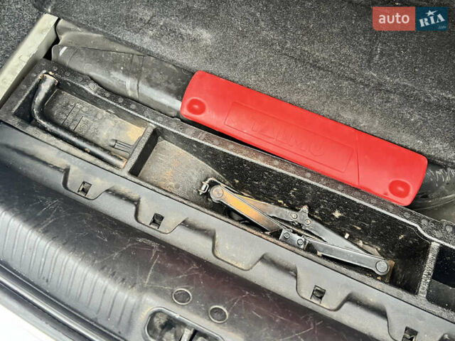 Серый Рено Меган, объемом двигателя 1.6 л и пробегом 179 тыс. км за 4600 $, фото 64 на Automoto.ua