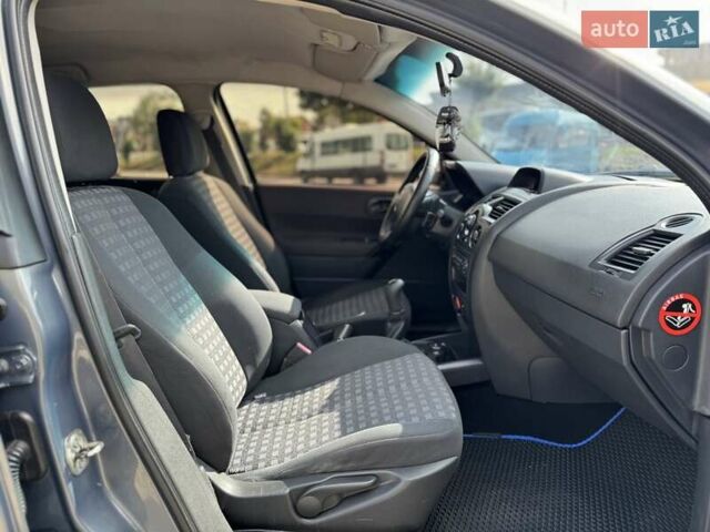 Серый Рено Меган, объемом двигателя 1.4 л и пробегом 338 тыс. км за 3999 $, фото 40 на Automoto.ua