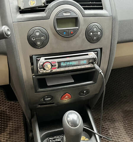 Рено Меган 2007 в Киеве на Automoto.ua Серый Рено Меган, объемом двигателя 1.6 л и пробегом 227 тыс. км за 5300 $, фото 20 на Automoto.ua