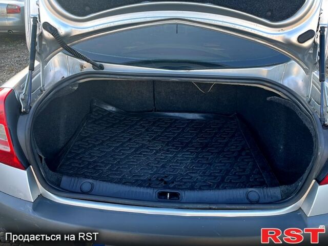 Рено Меган 2007 у Первомайськ на Automoto.ua Сірий Рено Меган, об'ємом двигуна 1.4 л та пробігом 180 тис. км за 4199 $, фото 8 на Automoto.ua