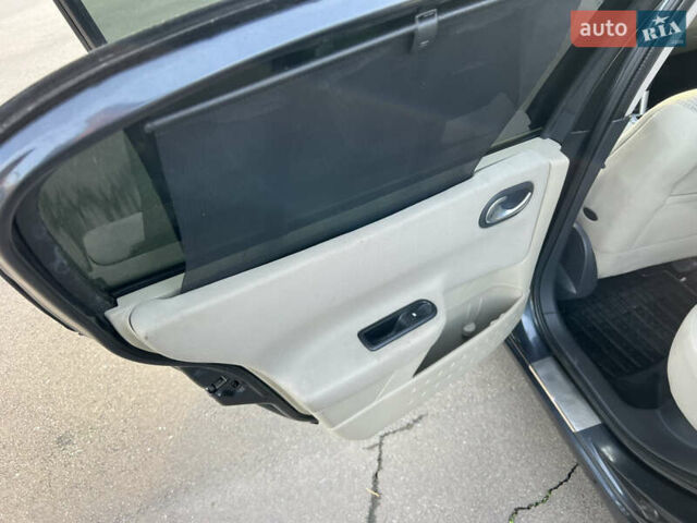 Серый Рено Меган, объемом двигателя 1.6 л и пробегом 200 тыс. км за 4200 $, фото 16 на Automoto.ua