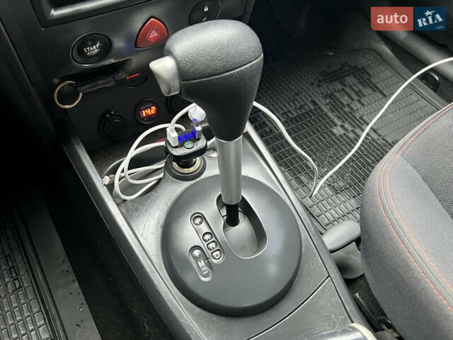 Серый Рено Меган, объемом двигателя 1.6 л и пробегом 179 тыс. км за 4600 $, фото 50 на Automoto.ua