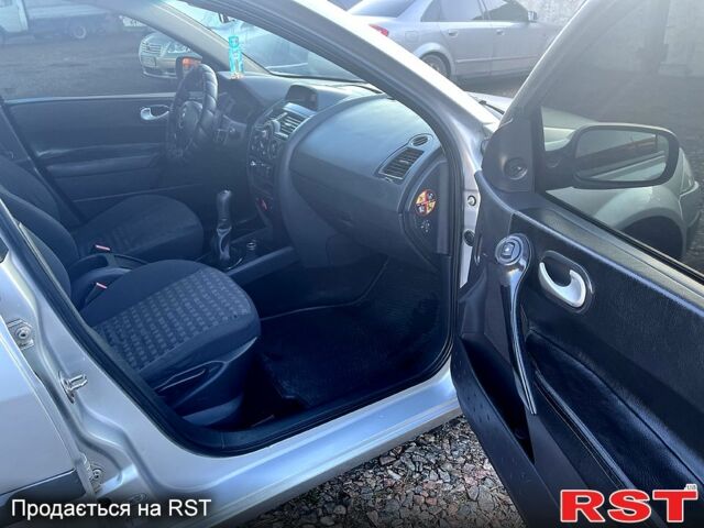 Рено Меган 2007 у Первомайськ на Automoto.ua Сірий Рено Меган, об'ємом двигуна 1.4 л та пробігом 180 тис. км за 4199 $, фото 10 на Automoto.ua