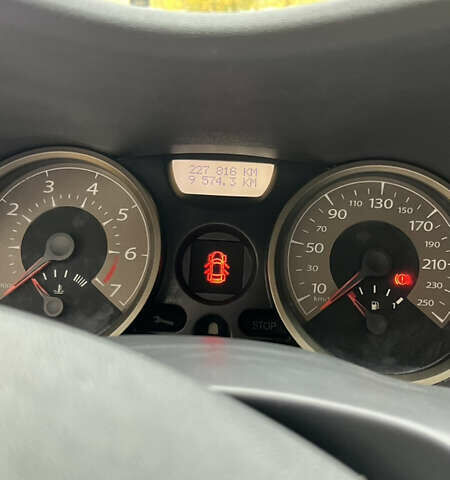 Рено Меган 2007 в Киеве на Automoto.ua Серый Рено Меган, объемом двигателя 1.6 л и пробегом 227 тыс. км за 5300 $, фото 19 на Automoto.ua