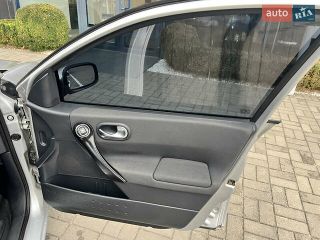 Серый Рено Меган, объемом двигателя 1.6 л и пробегом 179 тыс. км за 4600 $, фото 61 на Automoto.ua