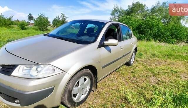 Серый Рено Меган, объемом двигателя 1.6 л и пробегом 344 тыс. км за 4400 $, фото 2 на Automoto.ua