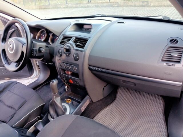 Серый Рено Меган, объемом двигателя 1.5 л и пробегом 320 тыс. км за 4800 $, фото 9 на Automoto.ua