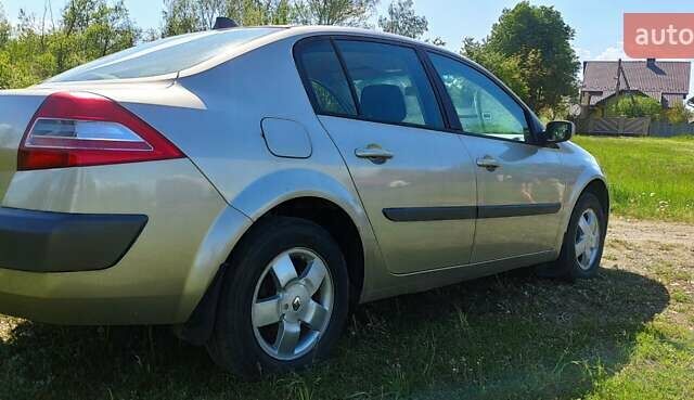 Серый Рено Меган, объемом двигателя 1.6 л и пробегом 344 тыс. км за 4400 $, фото 6 на Automoto.ua