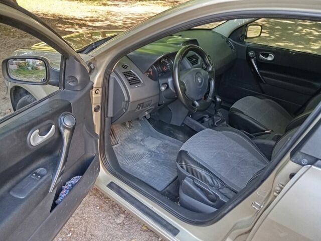 Серый Рено Меган, объемом двигателя 1.4 л и пробегом 144 тыс. км за 4800 $, фото 7 на Automoto.ua