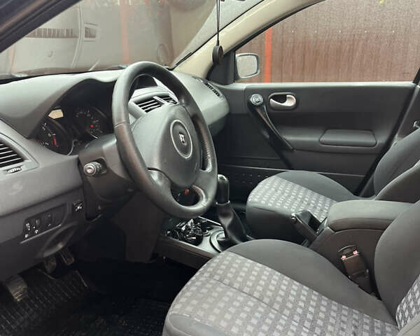 Серый Рено Меган, объемом двигателя 1.6 л и пробегом 176 тыс. км за 5200 $, фото 7 на Automoto.ua