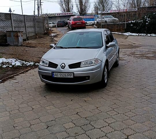 Сірий Рено Меган, об'ємом двигуна 1.6 л та пробігом 1 тис. км за 4700 $, фото 4 на Automoto.ua