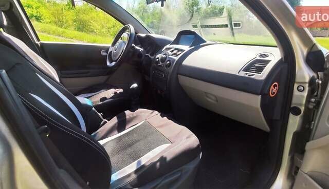 Серый Рено Меган, объемом двигателя 1.6 л и пробегом 344 тыс. км за 4400 $, фото 9 на Automoto.ua