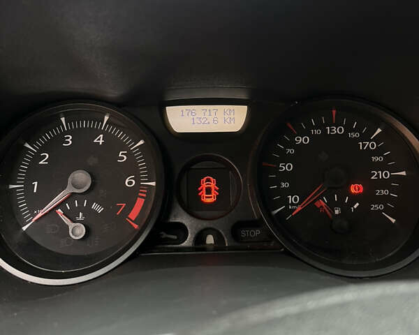 Серый Рено Меган, объемом двигателя 1.6 л и пробегом 176 тыс. км за 5200 $, фото 8 на Automoto.ua