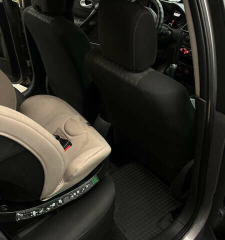 Сірий Рено Меган, об'ємом двигуна 1.39 л та пробігом 265 тис. км за 4200 $, фото 12 на Automoto.ua