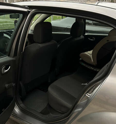 Сірий Рено Меган, об'ємом двигуна 1.39 л та пробігом 265 тис. км за 4200 $, фото 8 на Automoto.ua